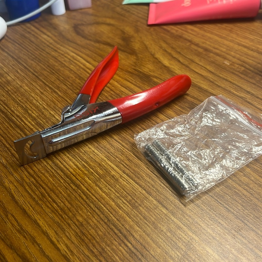 Kiss Artificial Nail Tip Clipper and Magnets for even cutting